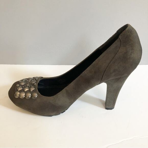 BCBG Grey Suede Pumps Silver Studs High Heels Leather Designer Retro 9.5 NWOT - Picture 7 of 14